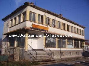 Продается административная собственность, находящаяся в юго-восточной Болгарии в деревне Мадрец.