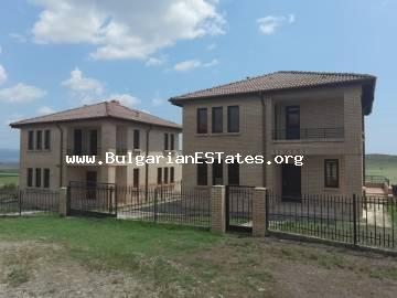 Продается новый двухэтажный дом с морской панорамой в деревне Александрово, в 12 км от моря и курорта Солнечный берег, Бургас, Болгария.