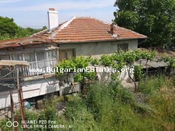 Предлагаем к продаже два дома по цене одного в селе Дюлево в 25 км от города Бургас и моря.