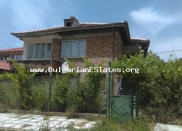 Продается большой двухэтажный дом в горах Странджа в 11 км от г. Приморско.
