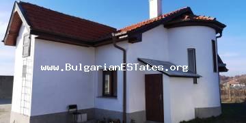 Мы продаем новый двухэтажный дом в городе Каблешково, в 20 км от Бургаса.