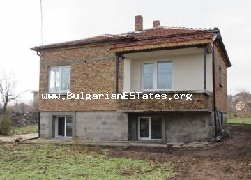 Большой дом на продажу в квартале Рудник, Бургас, всего в 9 км от пляжа.