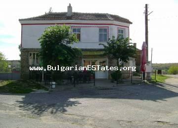 Продается дом и бизнес в селе Мельница, всего в семи километрах от Турции.