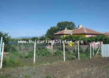 Продается дом в селе Крумово градище, в 55 км от г. Бургас и моря.