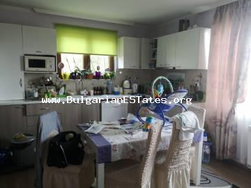 Отремонтированный дом на продажу в городе Былгарово, всего в 20 км от моря и города Бургас.