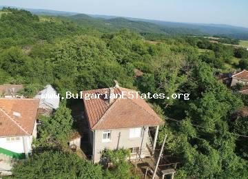 Продается двухэтажный кирпичный дом в живописной деревне Граматиково всего в 35 км от моря и города Царево.