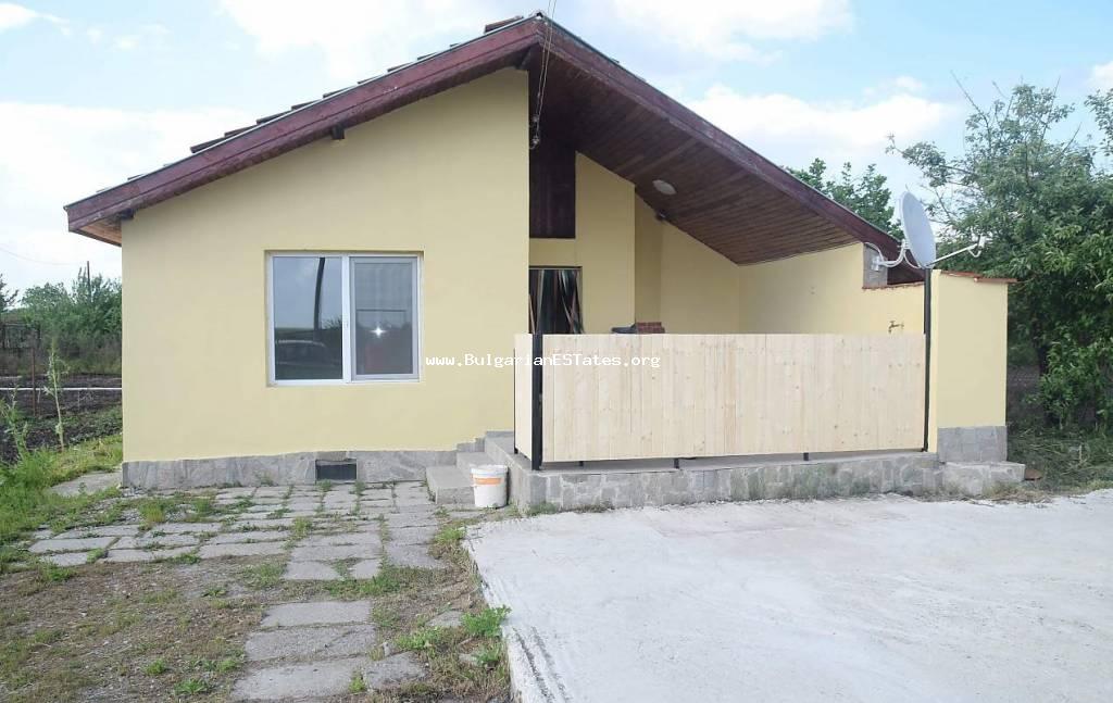 Продается дешевый дом после ремонта в деревне Трастиково всего в 15 км от Бургаса, Болгария.