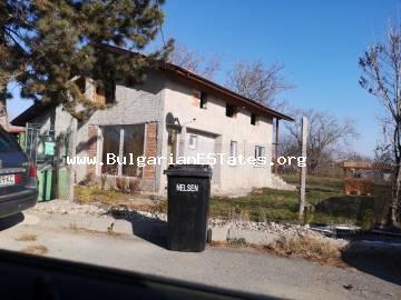 Продается двухэтажный отремонтированный дом в квартале Черно море, г. Бургас, всего в 10 км от пляжа.