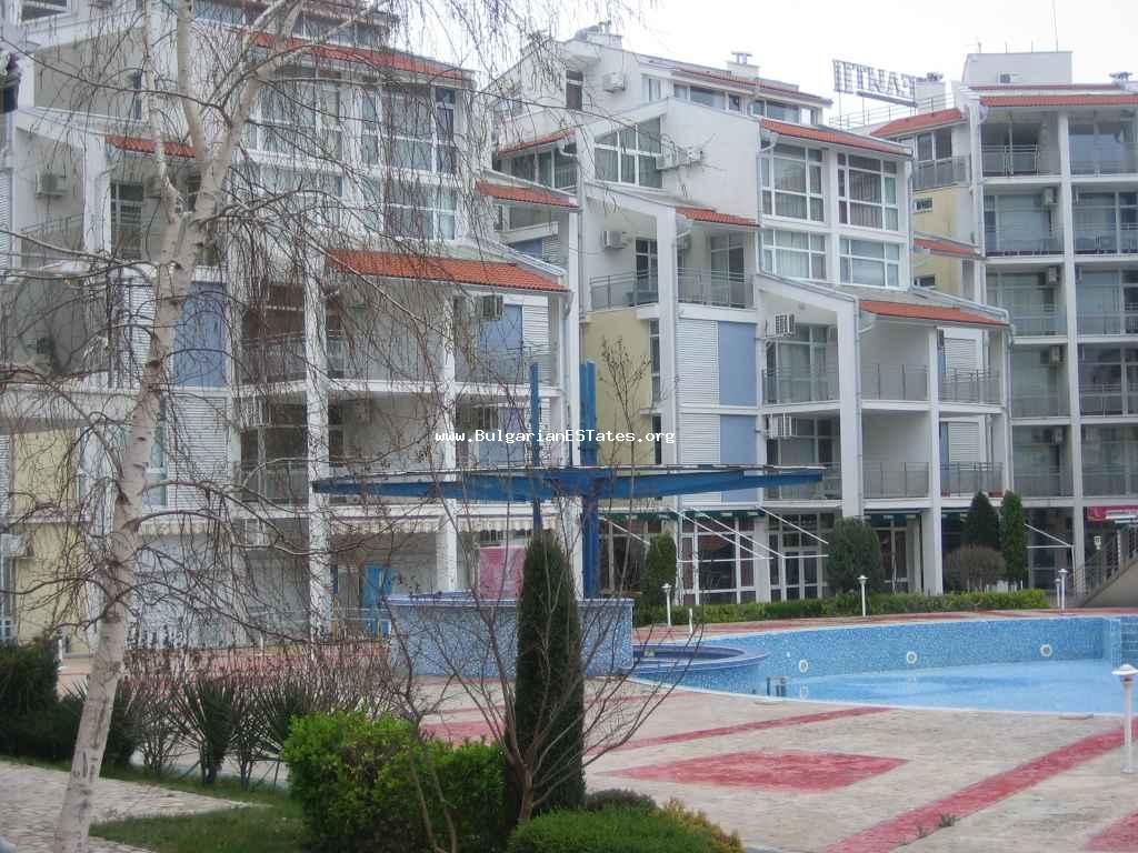 Продается меблированная трехкомнатная квартира в курортном комплексе  Солнечный берег, в комплексе «Элит 2», рядом с Какао Бич.