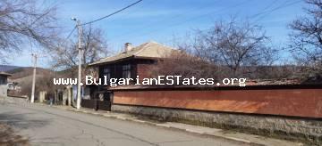 Предлагаем на продажу отремонтированный дом в селе Везенково, в 90 км от города Бургас, недалеко от реки Луда Камчия.