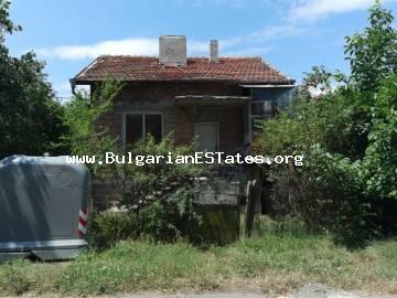 Массивный дом на продажу в деревне Твардица, всего в 7 км от Бургаса и моря.