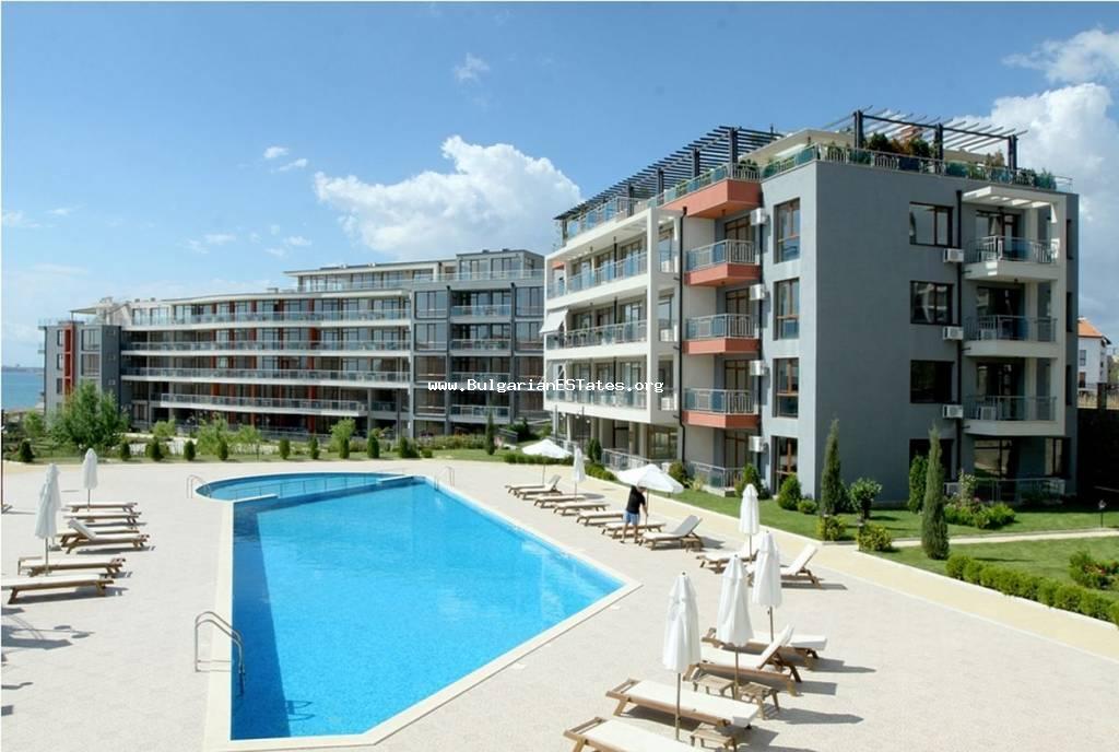 Выгодно продается двухкомнатная квартира с видом на море, всего в 100 метрах от пляжа в Святом Власе.