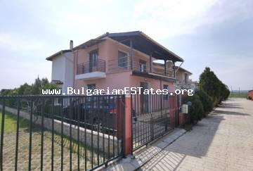Предлагаем к продаже новый дом в деревне Гюлёвца, всего в 15 км от моря и курорта Солнечный Берег, Болгария.