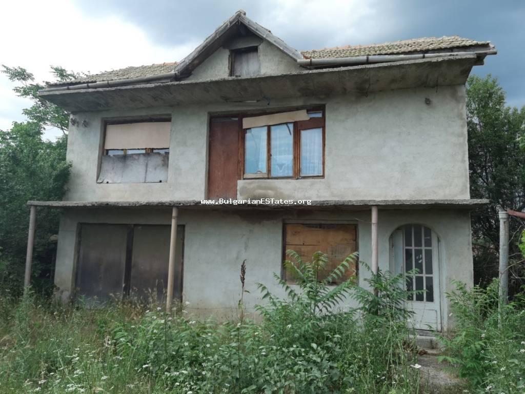 Недвижимость для продажи в Болгарии. Купить двухэтажный дом в деревне Зорница, всего в 50 км от города Бургас и в 20 км от города Средец.