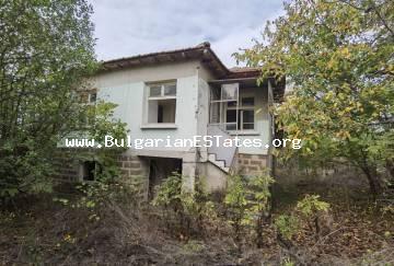 Выгодно продается двухэтажный дом с большим двором в деревне Суходол, всего в 35 км от города Бургас и моря. Недвижимость в Болгарии!!!