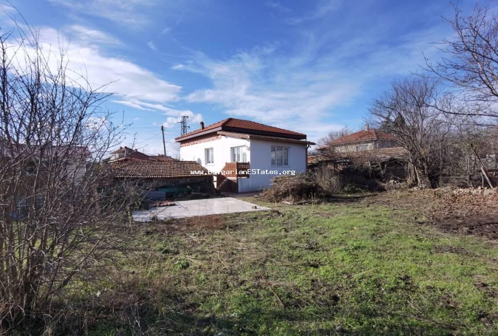 ТОП ПРЕДЛОЖЕНИЕ!!! Продается частично отремонтированный дом в деревне Караново, всего в 33 км от города Бургас и в 8 км от города Айтос.