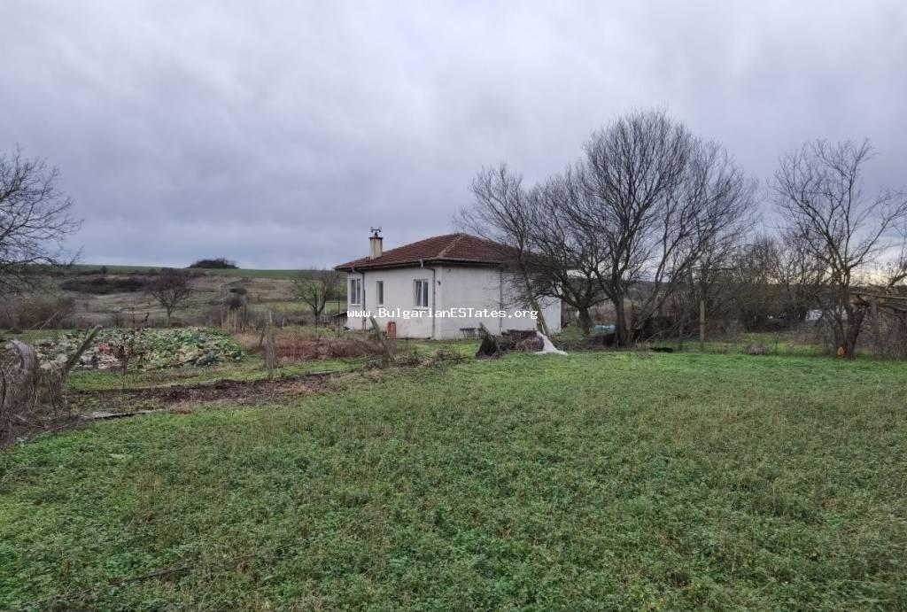 Продажа нового дома с большим двором в деревне Полски извор, всего в 12 км от Бургаса.