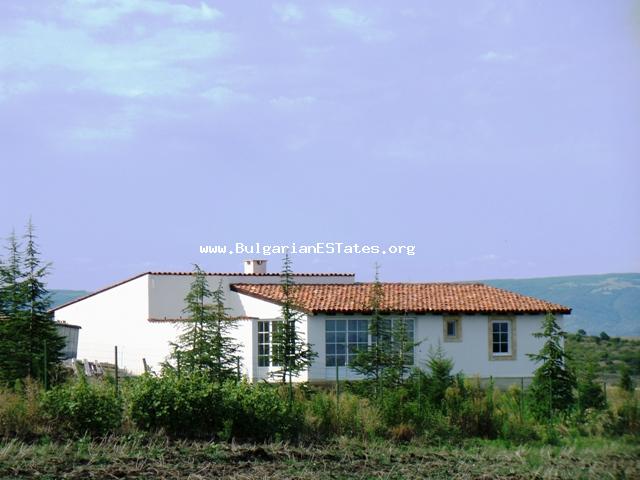 Очаровательный новый дом в деревне Александрово всего в 12 км от моря!
