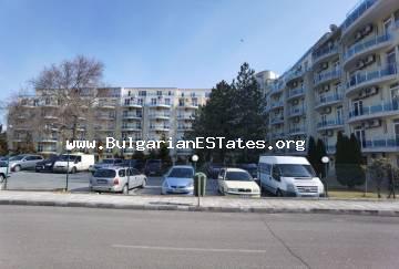 Купите большую трехкомнатную квартиру в 50 метрах от моря в селе Равда, Болгария.