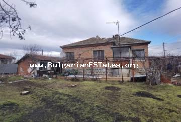 Продается дом в деревне Трастиково, всего в 15 км от города Бургас и моря. Продажа недвижимости в Болгарии.