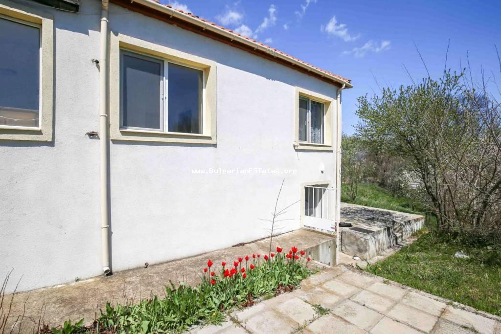 Продажа отремонтированного дома в селе Бата, всего в 20 км от Солнечного Берега и моря. Недвижимость в 20 км от моря, Болгария!!!
