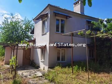 Отремонтированный двухэтажный дом в деревне Зорница, всего в 50 км от города Бургас и моря. Купите недвижимость в Болгарии.