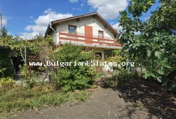 Дом на продажу в деревне Константиново, всего в 10 км от города Бургас и моря.