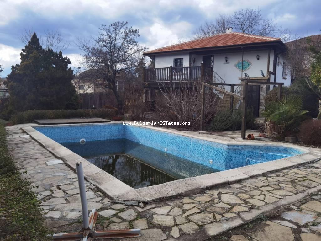 Отремонтированный дом с бассейн на продажу, всего в 18 км от города Бургас и моря в Болгарии!!!