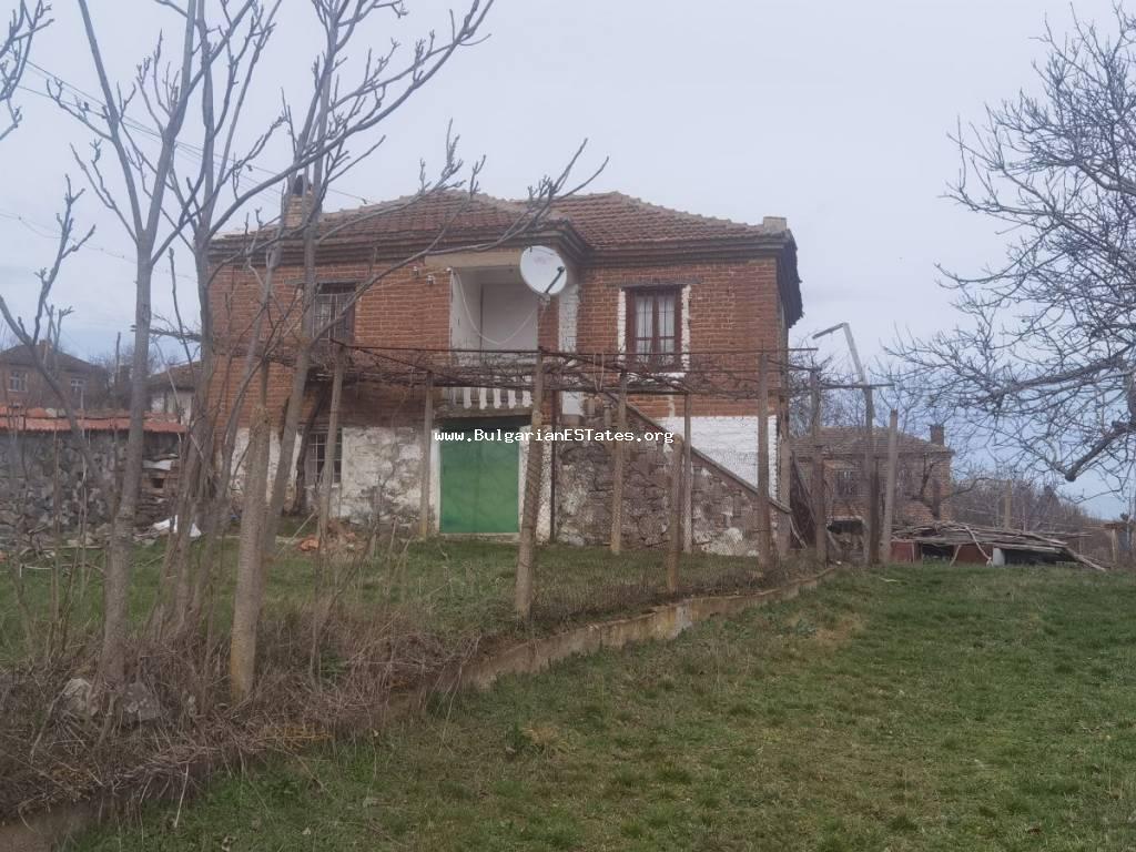 Дом на продажу в селе Момина Цырква, всего в 55 км от Бургаса и моря, Болгария.