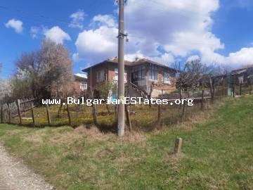 Дом в самом сердце горы Странджа, деревня Кости, всего в 22 км от города Царево и моря, Болгария.