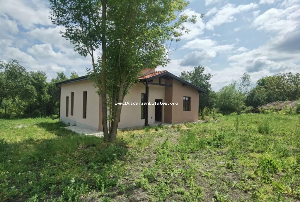 Купите новый современный дом в деревне Дюлево, всего в 25 км от города Бургас и моря, Болгария.
