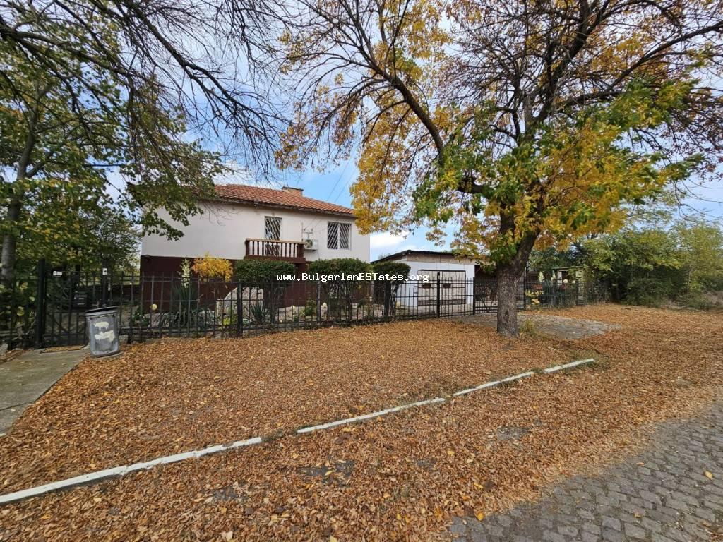 Выгодное предложение! Продается двухэтажный отремонтированный и меблированный дом в селе Русокастро в 25 км от г. Бургас.