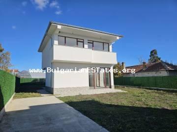Компания “Bulgarian Estates” предлагает к продаже дом в г. Каблешково, всего в 6 км от моря, Болгария!