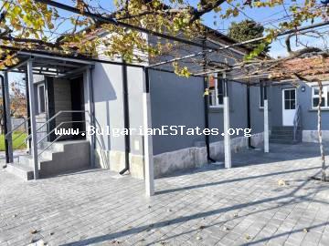 Real estate company “Bulgarian ESTates” предлагает на продажу два отремонтированных дома с большим садом, расположенных в селе Гюлёвца, всего в 17 км от Солнечного берега и моря, в 36 км от Бургаса, Болгария! Купите дом с ремонтом у моря в Болгарии!
